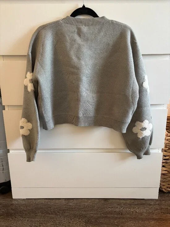 Green Flower Sweater - Picture 2 of 5